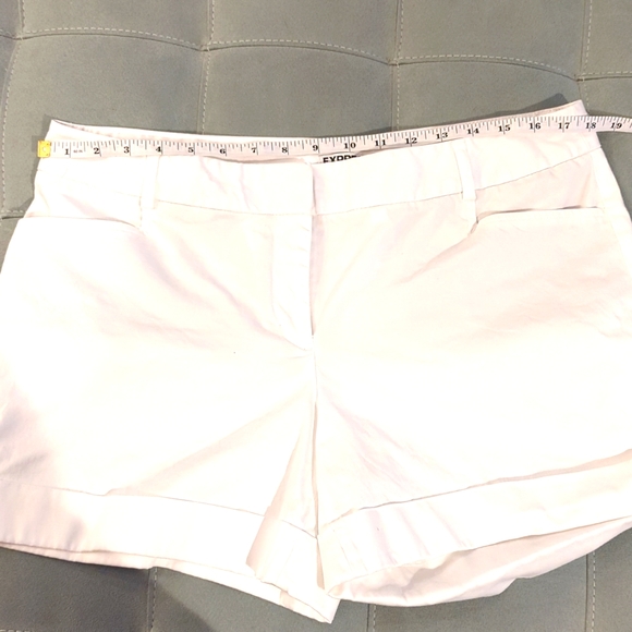 Express Shorts 12 - Picture 4 of 12